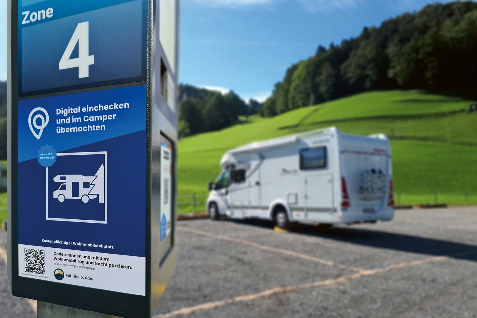 Mit dem Bezahlsystem Parkn’Sleep lässt es sich auf dem Stellplatz digital einchecken und mit dem Wohnmobil Tag und Nacht parkieren.