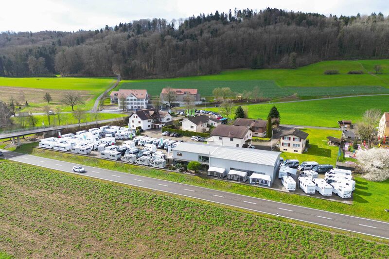 Ob Neuwagen, Occassion oder Reperatur: In Waltenschwil ist Platz für einen umfangreichen Wohnmobil- imd Caravan-Service.