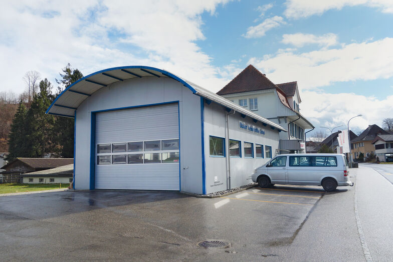 Bis zu einem Dutzend Fahrzeugkabinen werden in der Werkshalle in Melchnau jedes Jahr gefertigt.