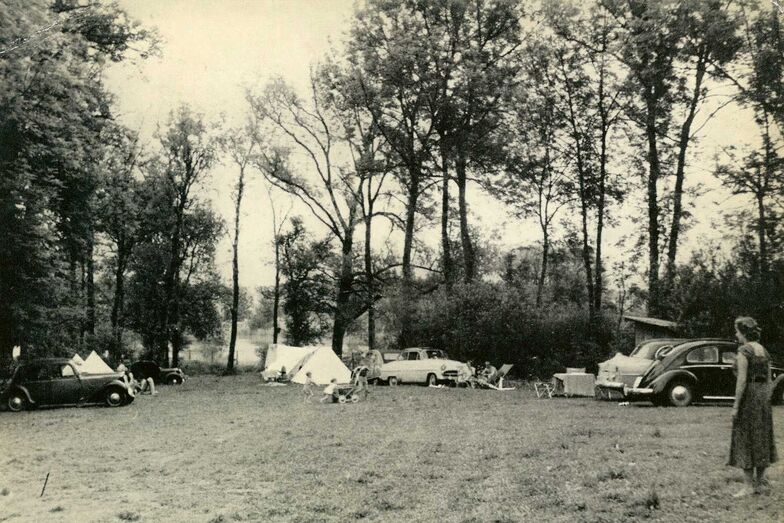 Ein Schnappschuss vom TCS-Campingplatz in Sempach in den 50er-Jahren.