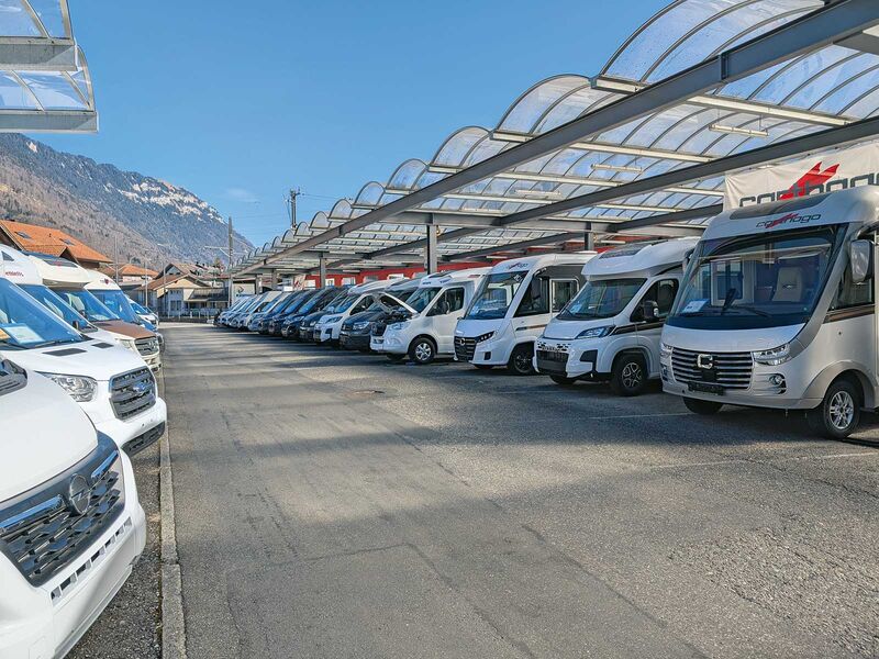 Neben aktuellen Modellen von Carthago, Malibu, Dethleffs, Sunlight, Knaus, Weinsberg, Crosscamp und Fendt verfügt die Top Camp AG auch über eine Mietflotte von rund 40 Fahrzeugen.