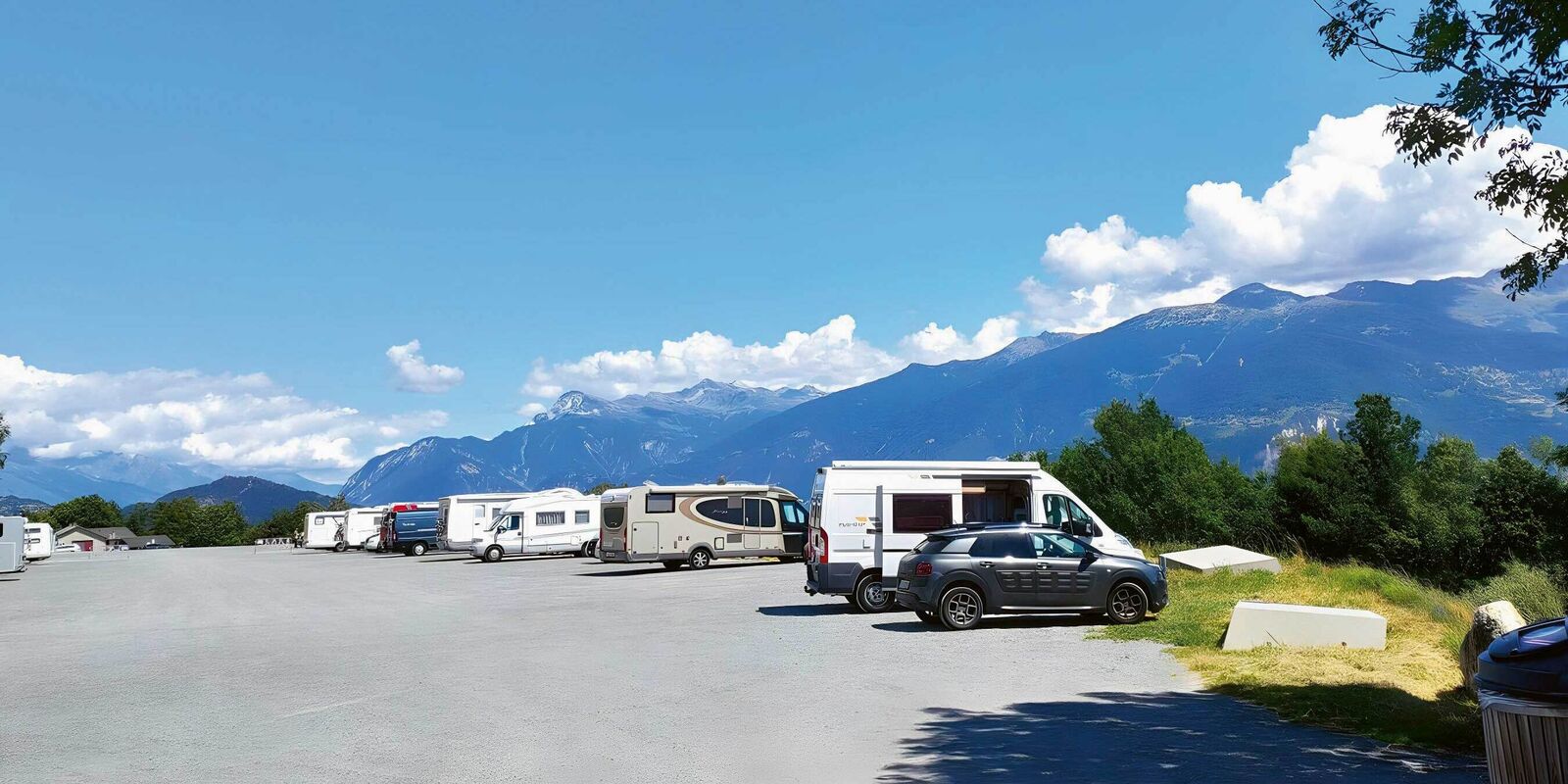 Wohnmobilland Schweiz ist als Verband organisiert, mit dem Ziel, mehr und bessere Infrastruktur für Wohnmobilisten in der Schweiz zu schaffen. Insbesondere geht es uns um neue Stellplätze, mehr Entsorgungsstationen und gegen Übernachtungsverbote auf Parkplätzen.