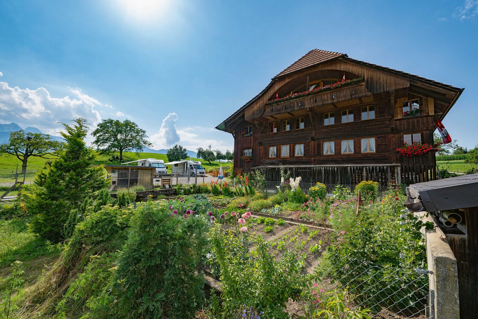 Landwirte im Kanton Bern können erleichtert Stellplätze für Wohnmobile anbieten.