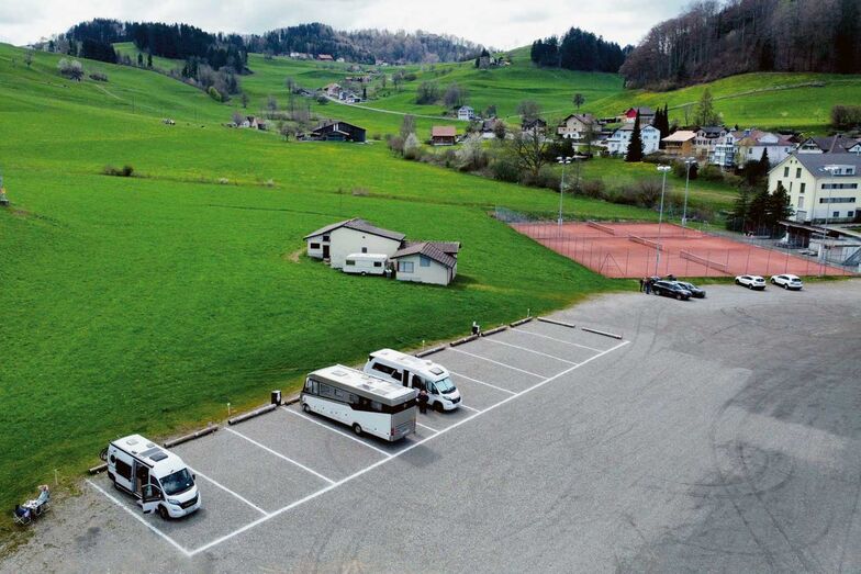 Vorgesehen für bis zu zehn Wohnmobile, konnten sich hier auf Anmeldung auch bereits grössere Gruppen treffen.