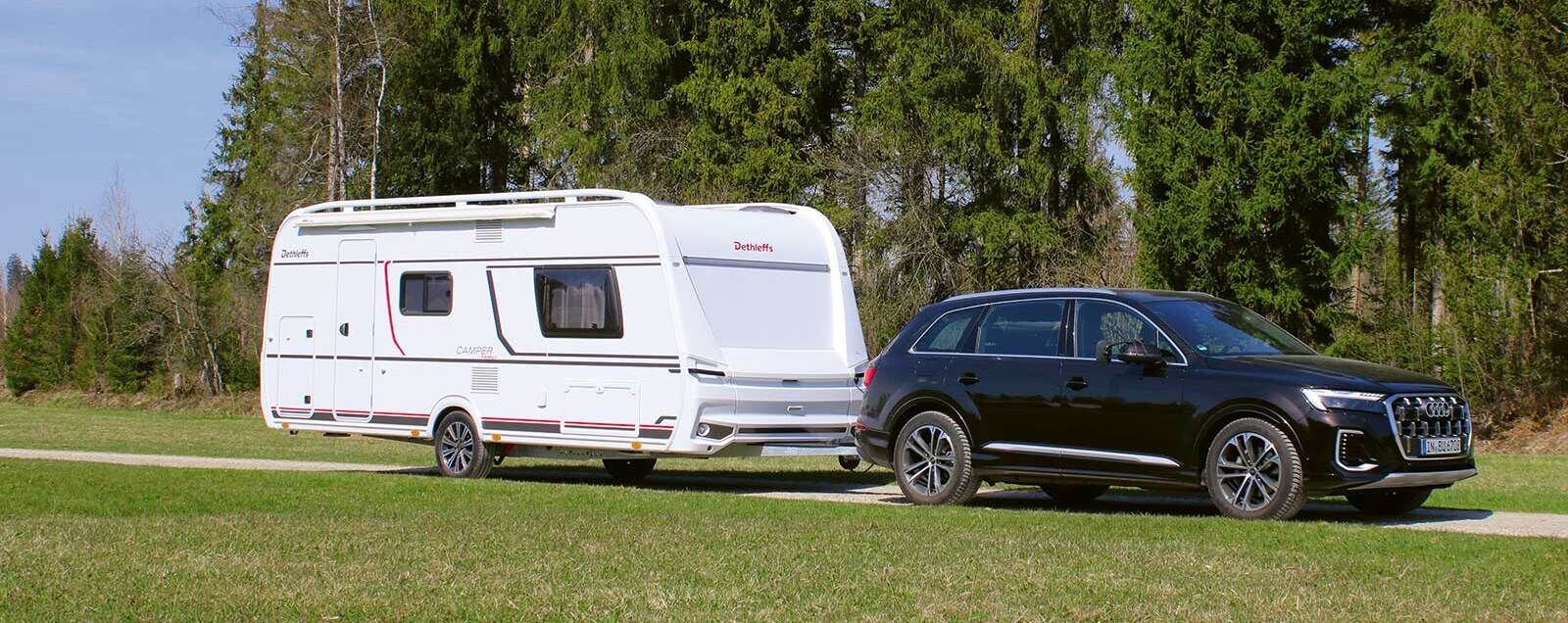 Insbesondere mit den automotiven Anbauelementen aus dem Styling-Paket wirkt der Camper 530 FSK wie aus einem Guss.