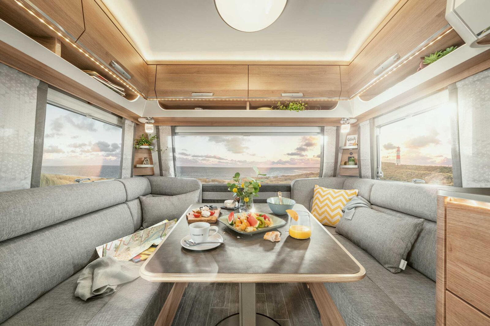 Das Interieur beim Caravan von Tabbert ist hell und freundlich.