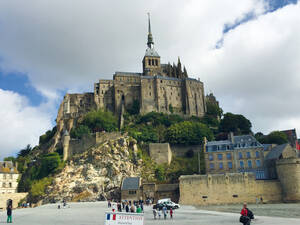 Der Mont-Saint-Michel – das Wunder des Westens zieht jedes Jahr mehr als drei Millionen Besucher an.