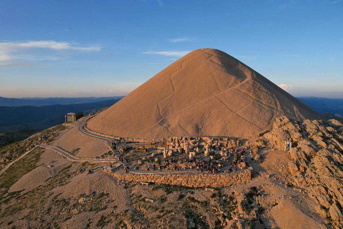 Die Nekropole auf dem Nemrut Dagi ist eine Grab- und Kultstätte.