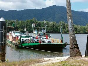Auch wir benützen die Seilfähre zur Überquerung des Daintree Rivers.