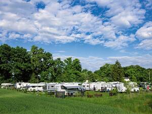 Depuis le « Campinginsel Bug » situé directement sur les bords de la Regnitz, on rejoint la vieille ville de Bamberg en 15 minutes à vélo.