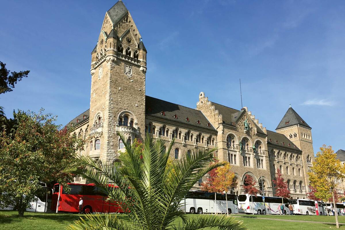 Ce bâtiment, qui se trouveà Coblence, était autrefois le siège du gouvernement prussien.