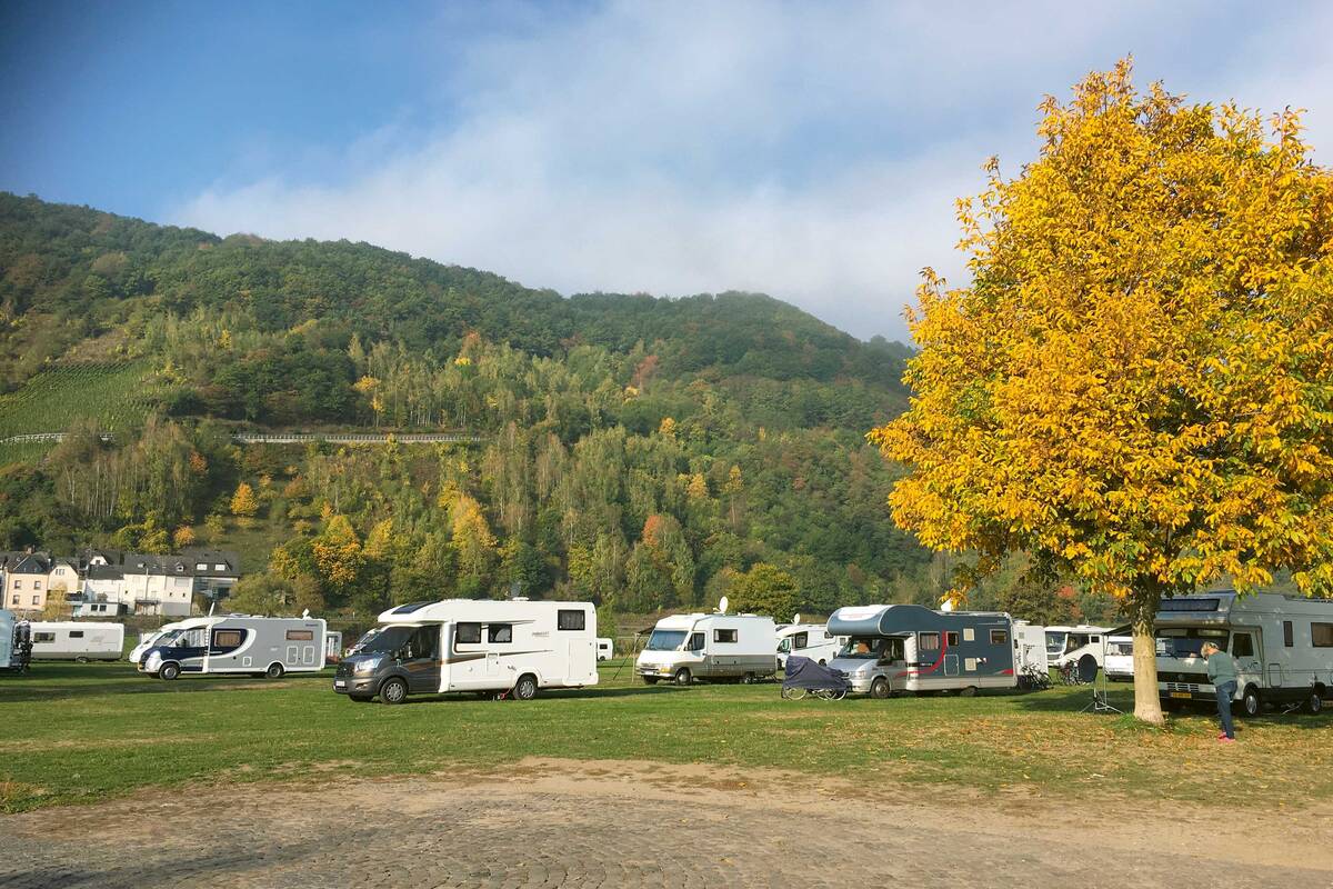 Bon nombre de terrains sur les rives de la Moselle ne sont pas constructibles à cause des inondations. Heureusement pour les campeurs, on trouve souvent de magnifiques emplacements dans ces zones.