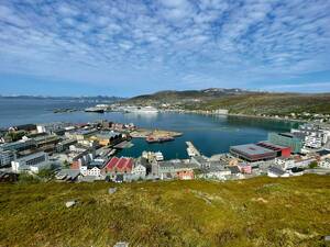 Vue sur Hammerfest, la « vraie » ville la plus septentrionale du monde.