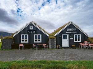 Arnarbær in Arnastapi in der Region Westfjorde ist eines der wenigen Restaurants, das wir auf Island antreffen.