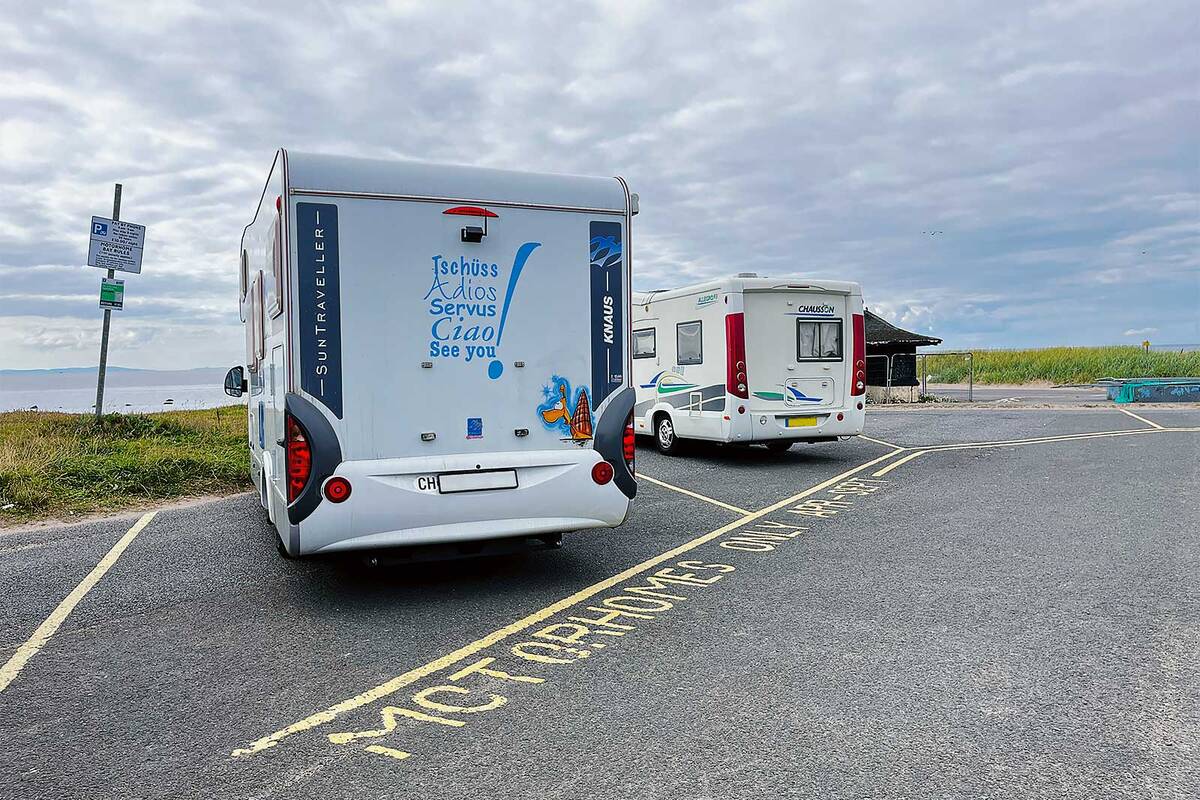 Wohnmobil-Stellplatz direkt am Hafen von Girvan an der schottischen Westküste mit fantastischen Ausblicken aufs Meer und die Insel Ailsa Craig.