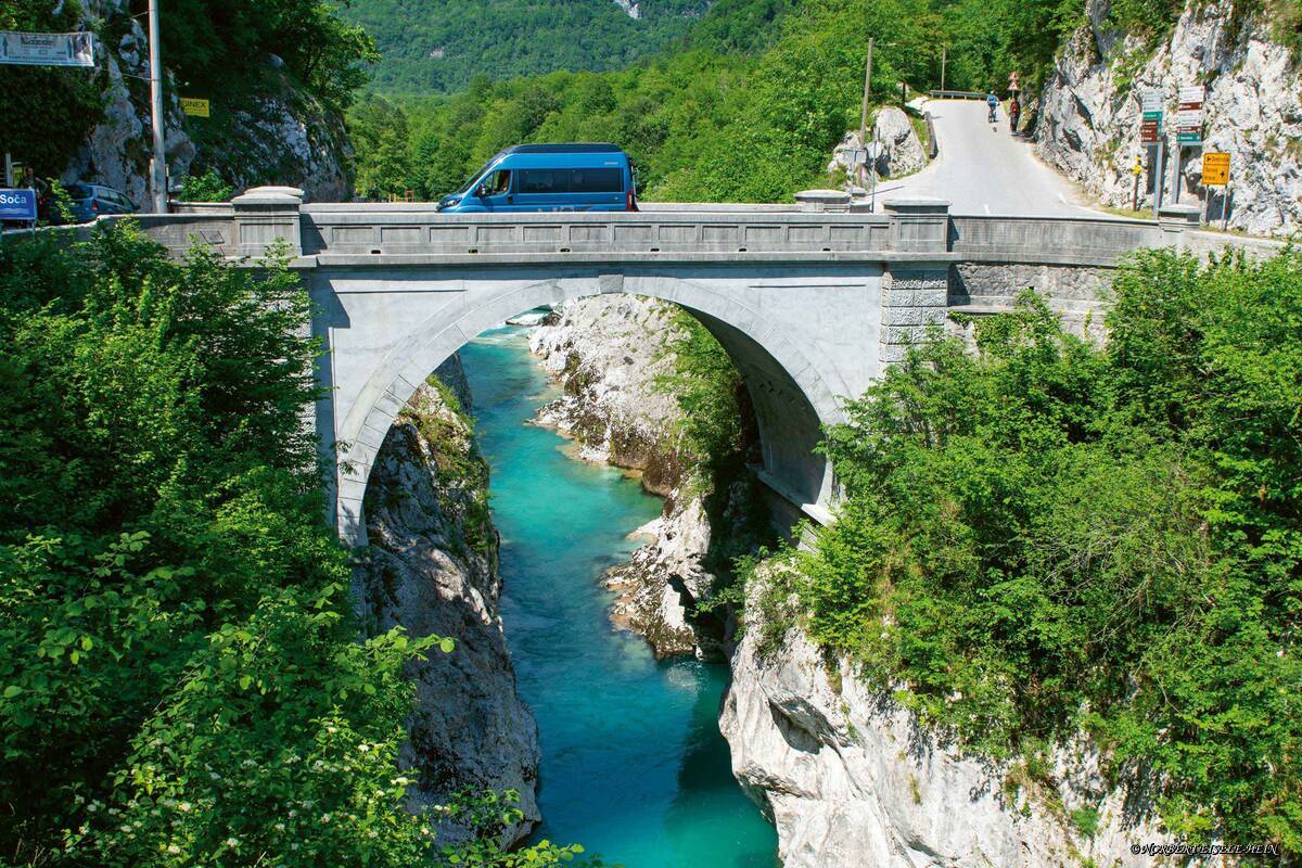 Die Napoleonbrücke bei Kobarid wurde im Laufe der Jahrhunderte mehrfach erneuert.