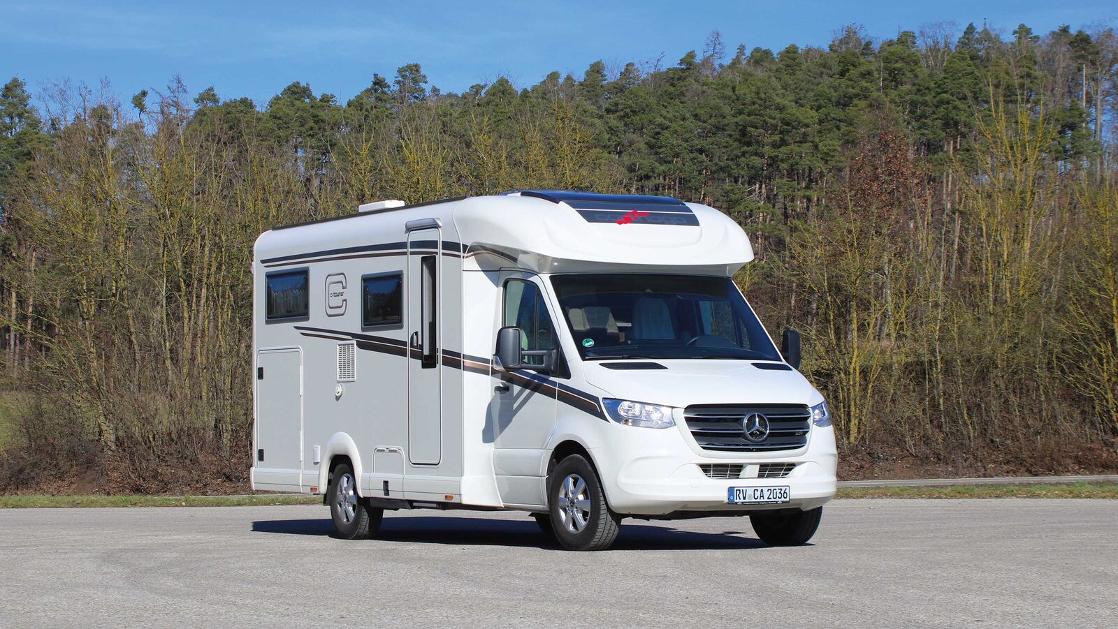 Die hochwertige Aufbautechnik sorgt zusammen mit dem schicken Design von allen Seiten und der Stern-Basis für ein gelungenes Gesamtpaket.