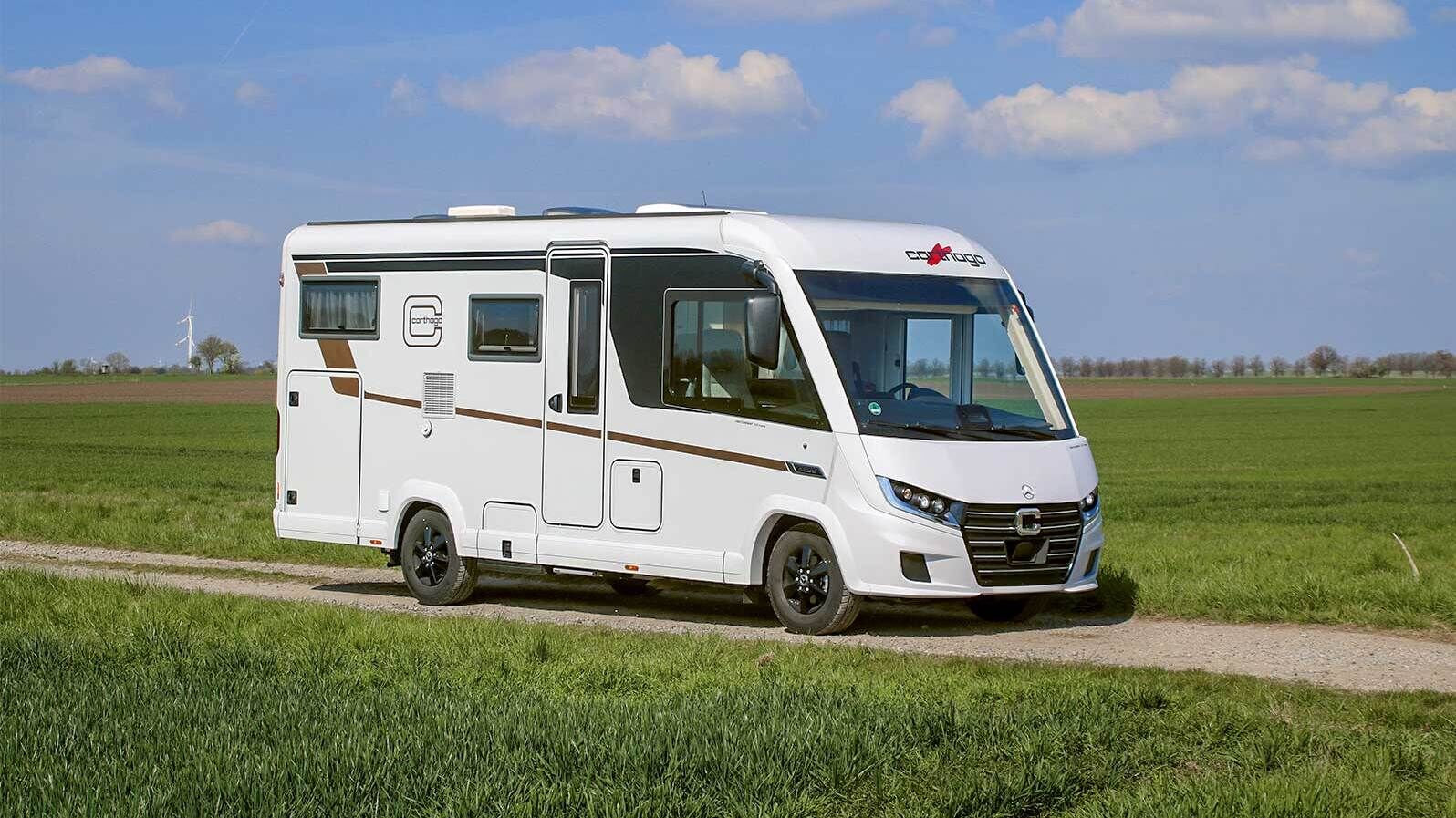Der fahraktive Smart-Liner auf Mercedes-Benz-Basis präsentiert sich von allen Seiten im schicken und zugleich automotiven Outfit.
