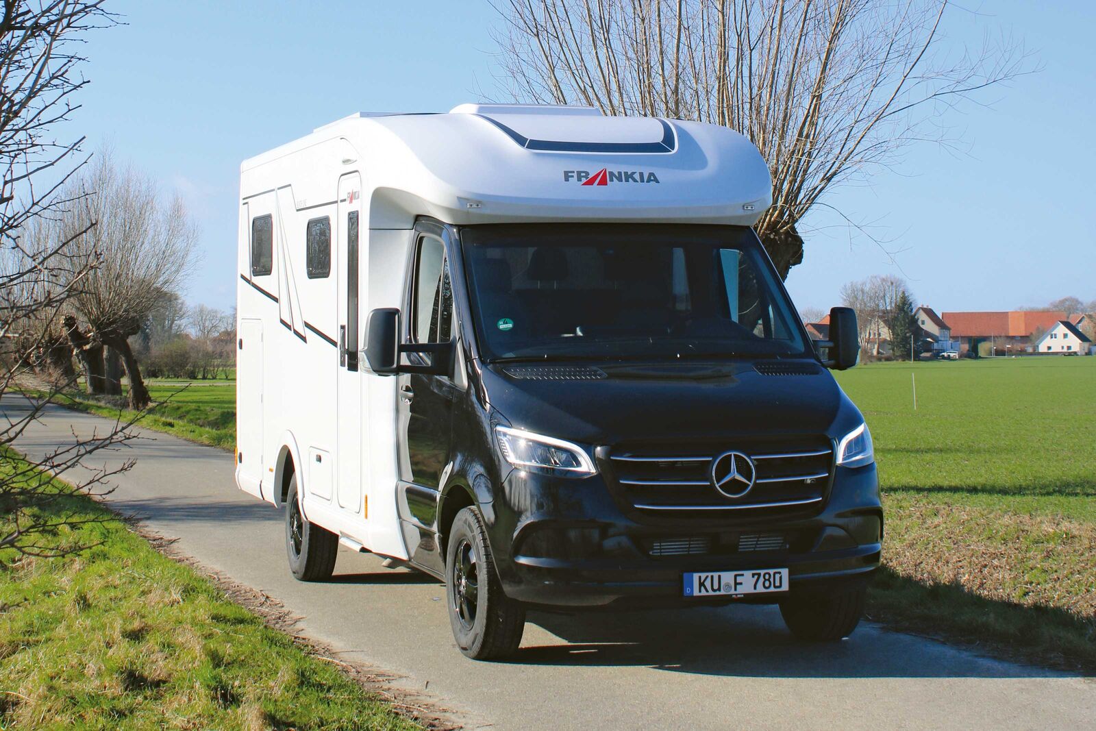 Der innovative Aufbau und die Premium-Basis machen den Neo Black Line zum stimmigen Gesamtpaket, dessen automotives Erscheinungsbild von allen Seiten ebenso auf Anhieb gefällt.